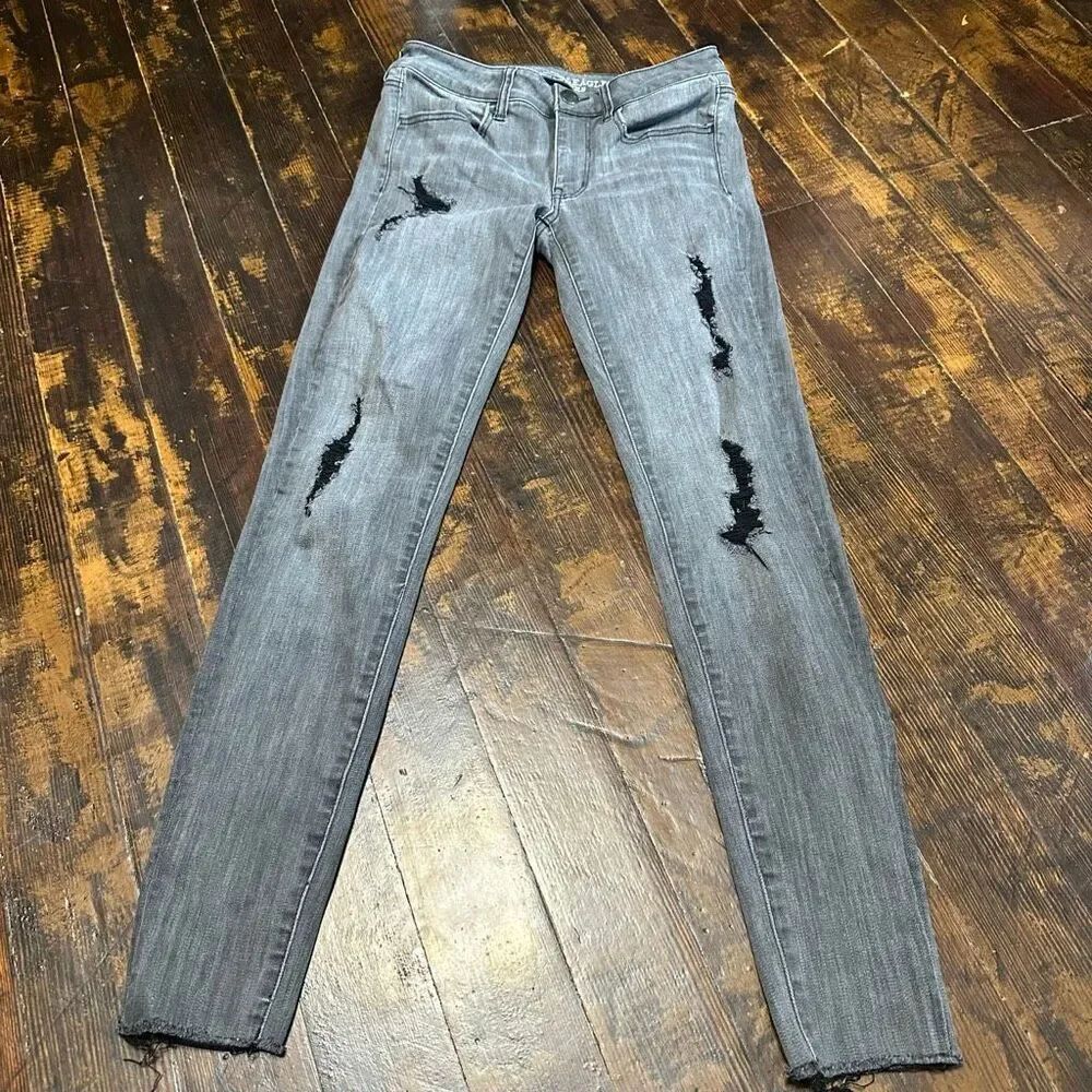 American Eagle black distressed 6 long normcore jeggings